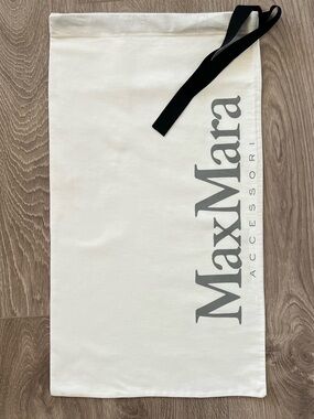 MaxMara dust bag (C368)